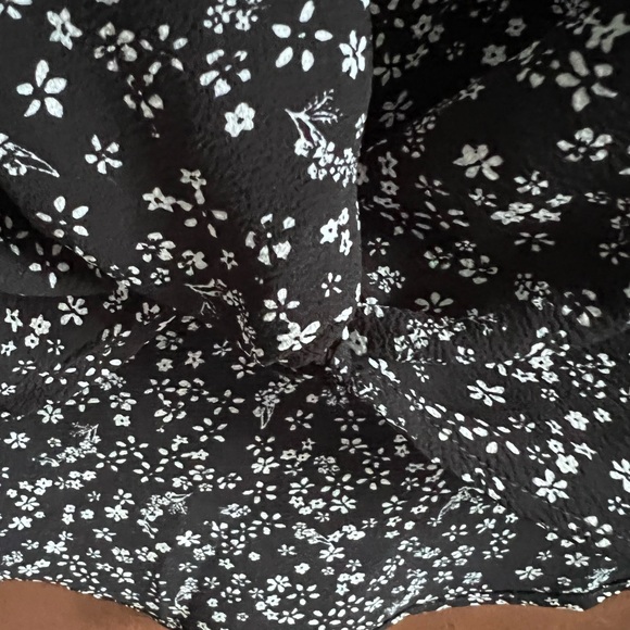 Pink Rose Front Tie Blouse⚫️ - Picture 2 of 5